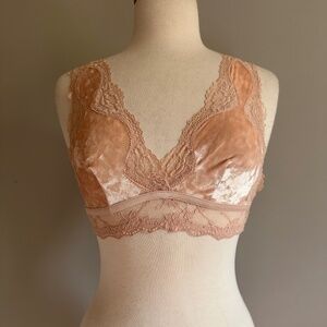 Victoria Secret Wireless Bra, Size XS, Sheer Trim, Veloure Polyamide/Elastane